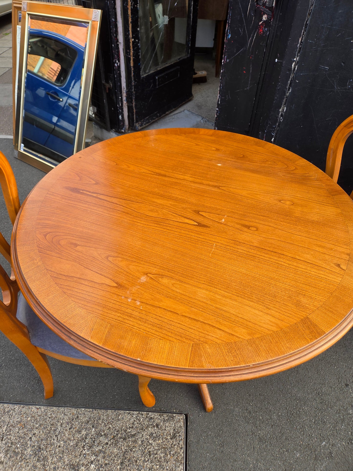 Dining table and 2 chairs š Free delivery in Leicester š