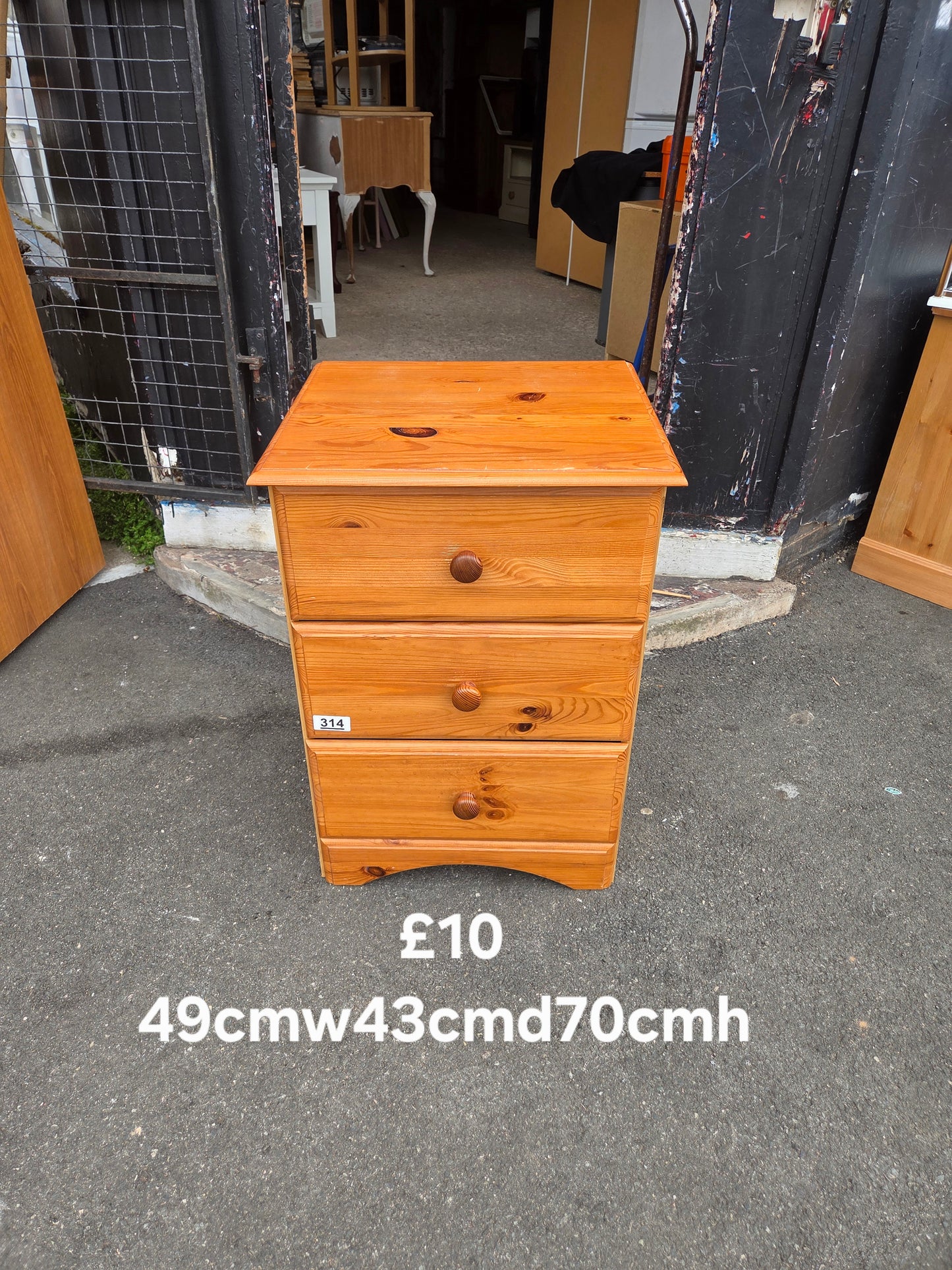 Bedside table ๐ Free delivery in Leicester ๐