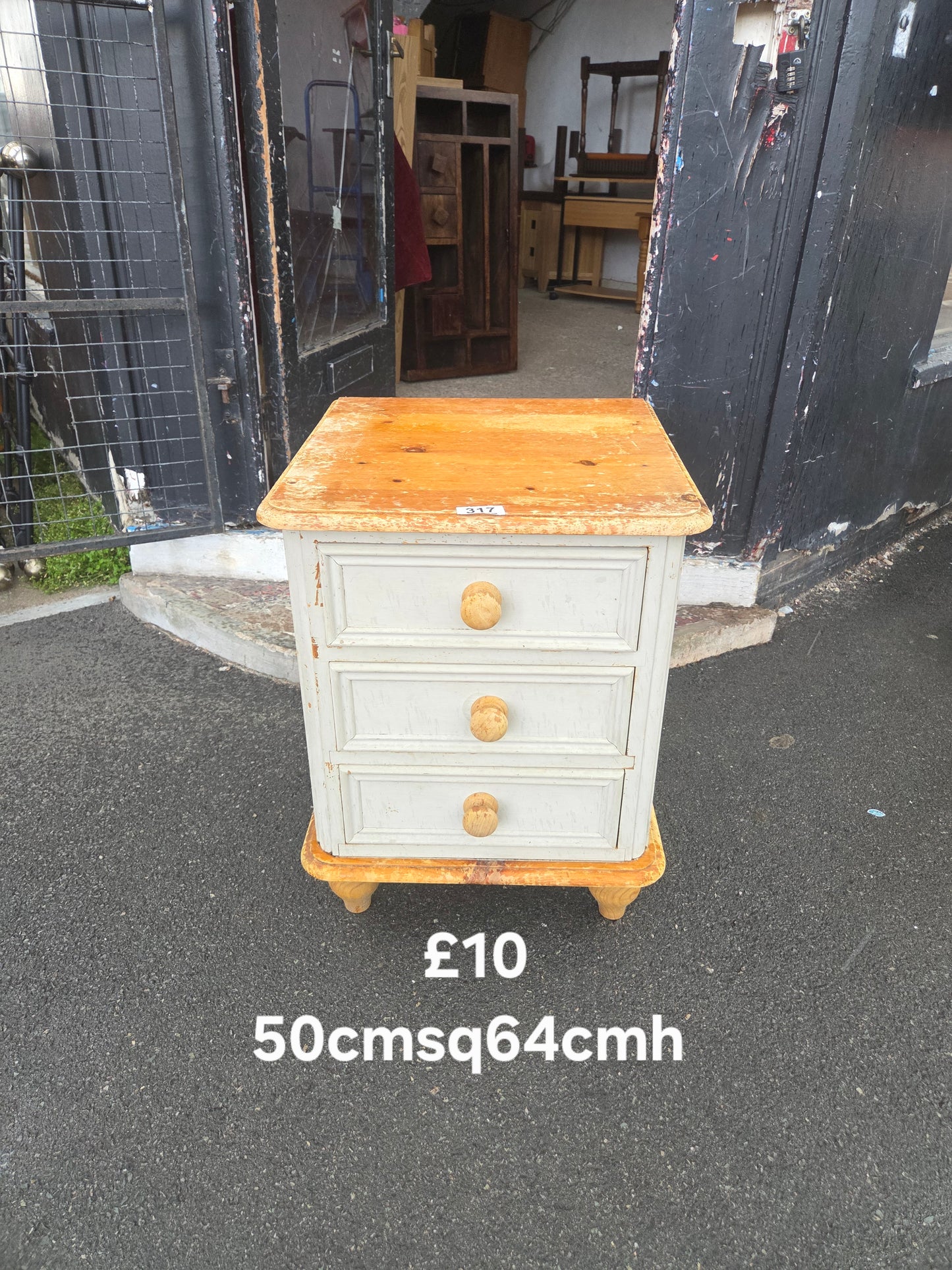 Bedside table ๐ Free delivery in Leicester ๐