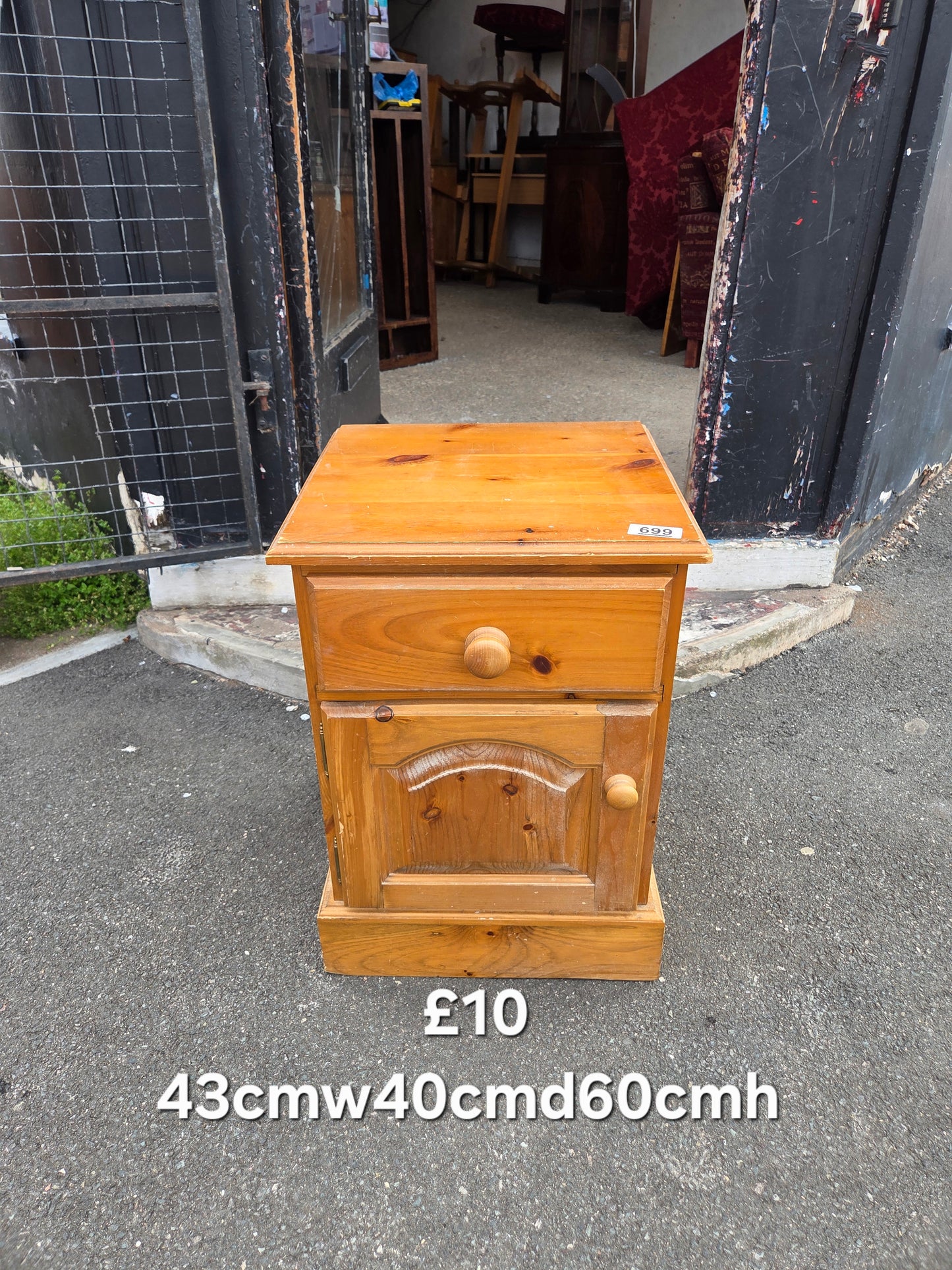 Bedside table ๐ Free delivery in Leicester ๐