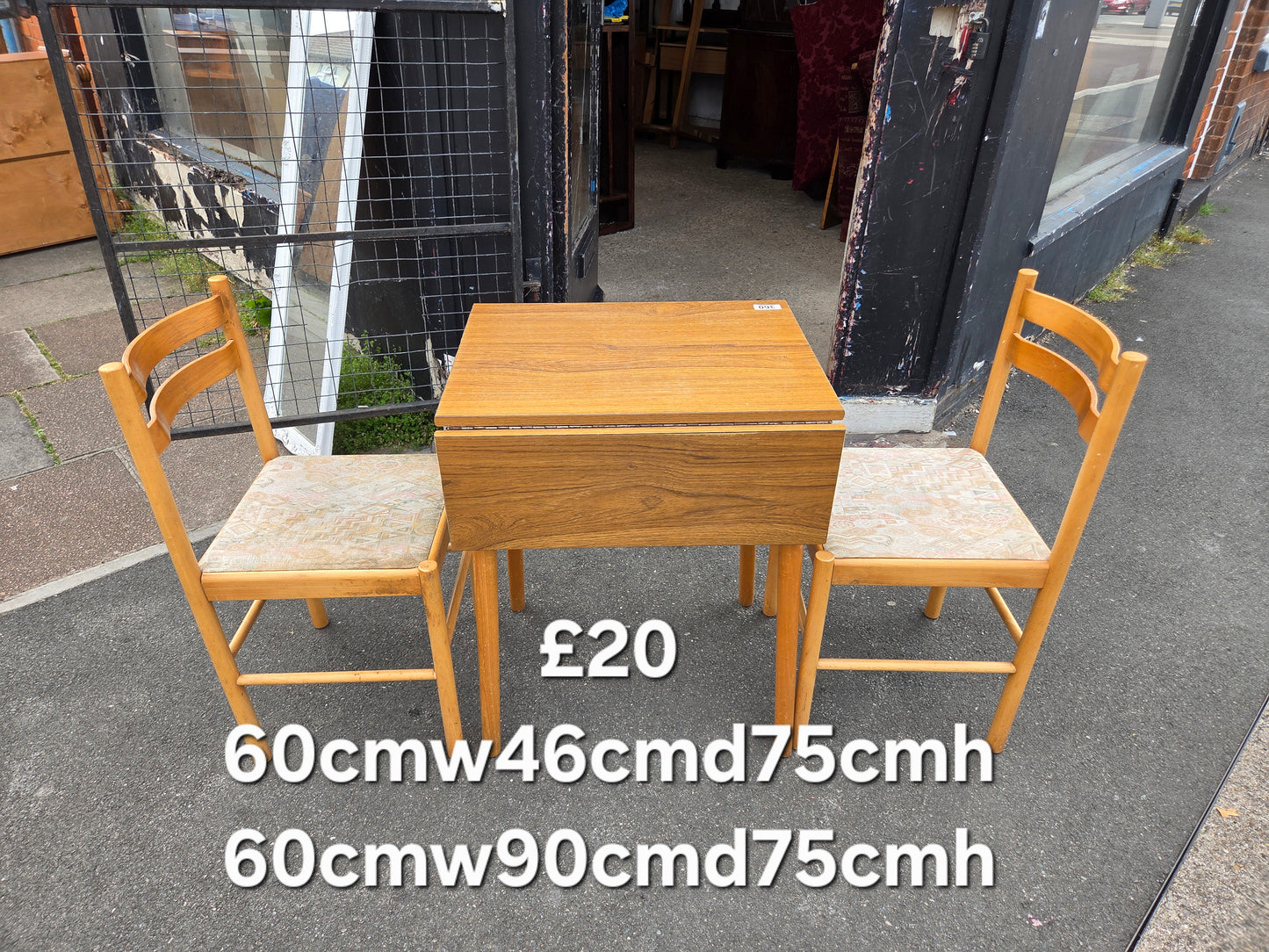 Butterfly table and 2 chairs ๐ Free delivery in Leicester ๐