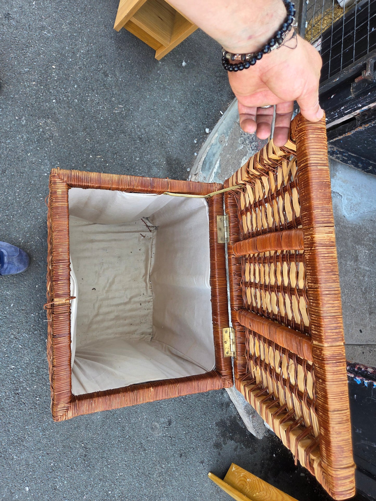 Wicker laundry basket π Free delivery in Leicester π