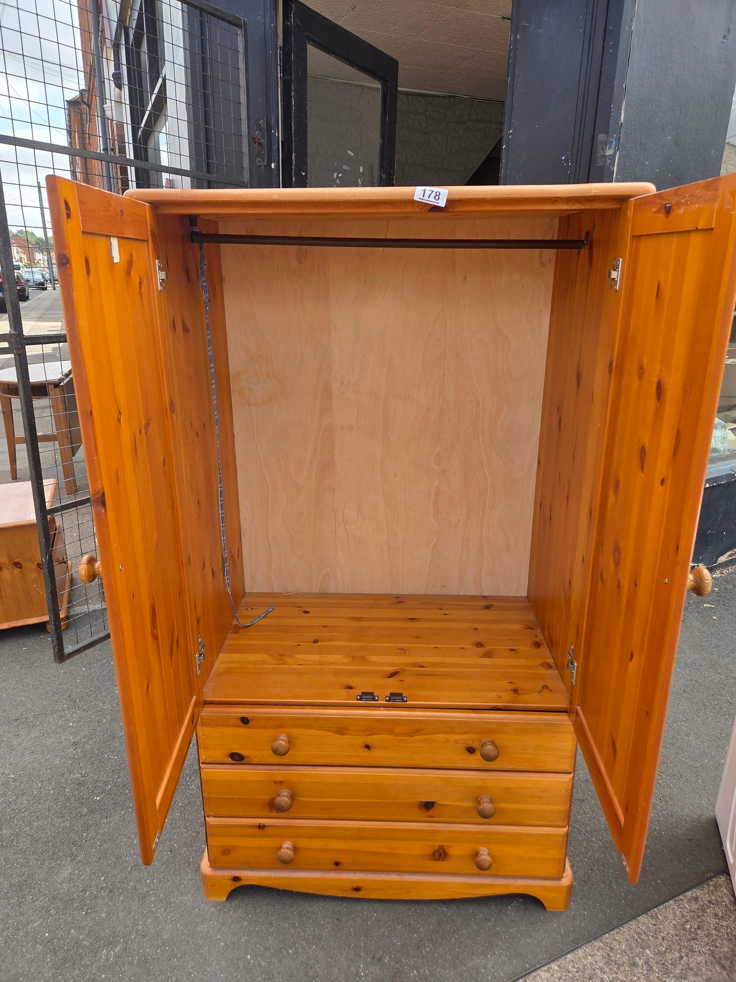 Low wardrobe π Free delivery in Leicester π