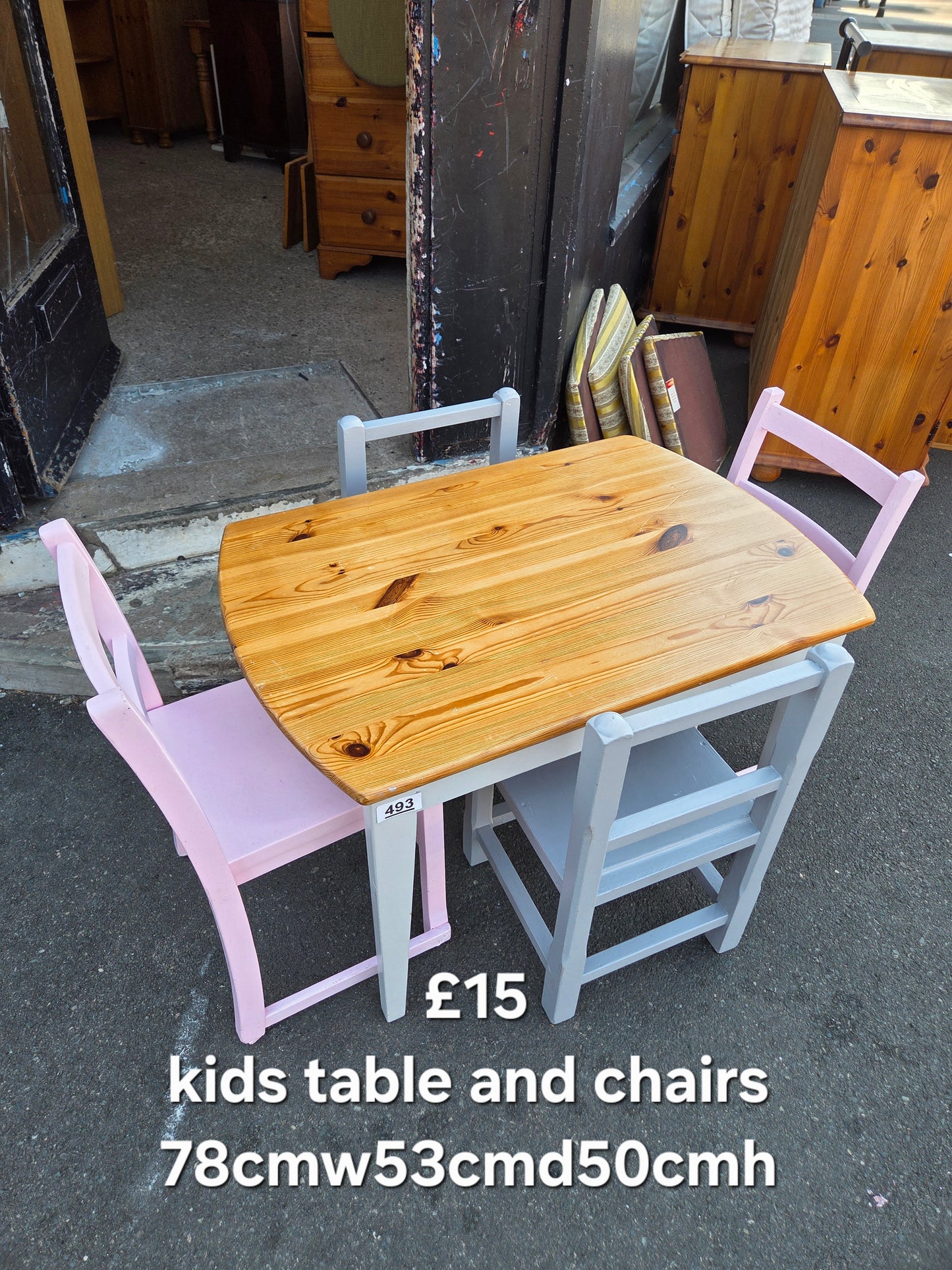 Kids table and chairs π Free delivery in Leicester π