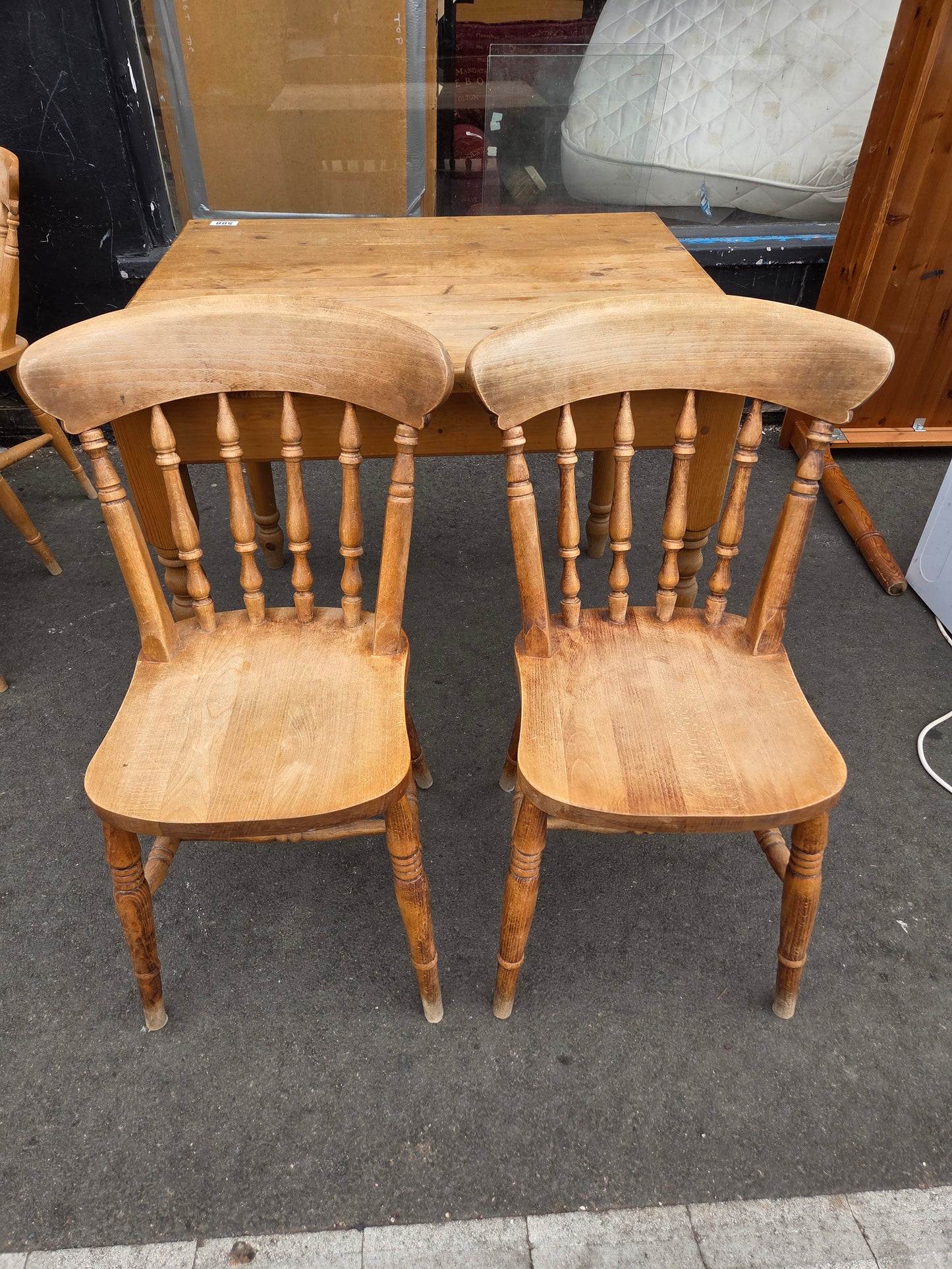 Dining table and 2 chairs π Free delivery in Leicester π