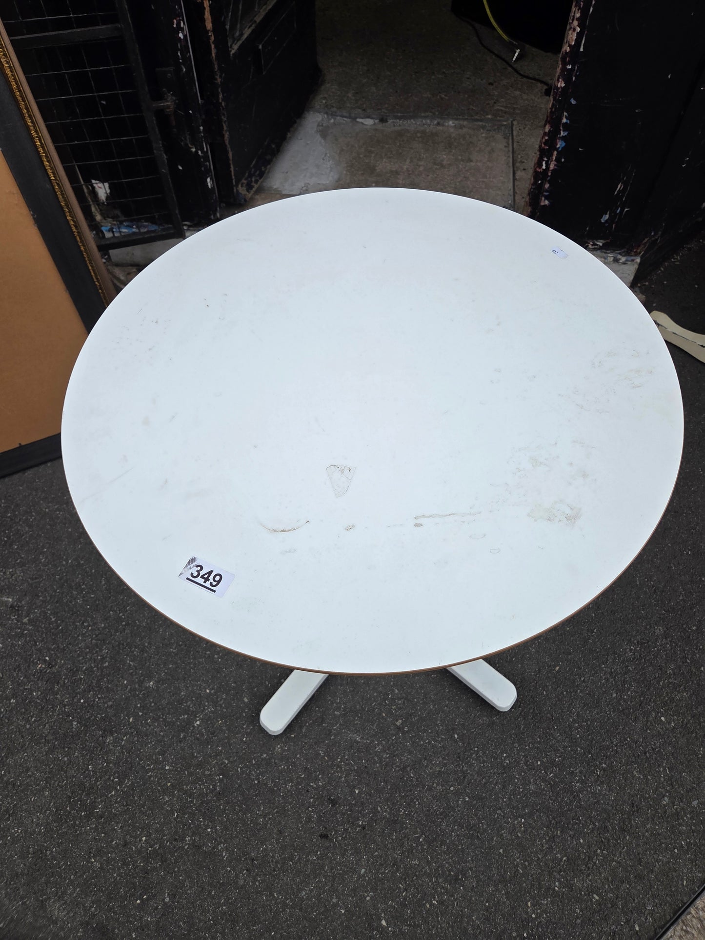 White round table Free Delivery in Leicester