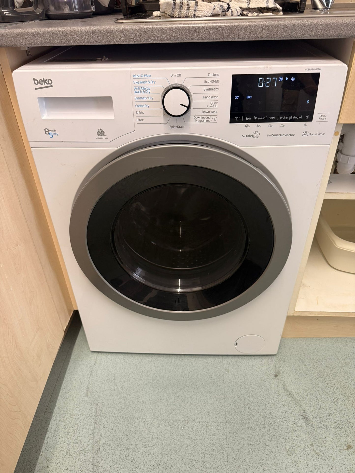 Beko 8kg washer dryer in le2