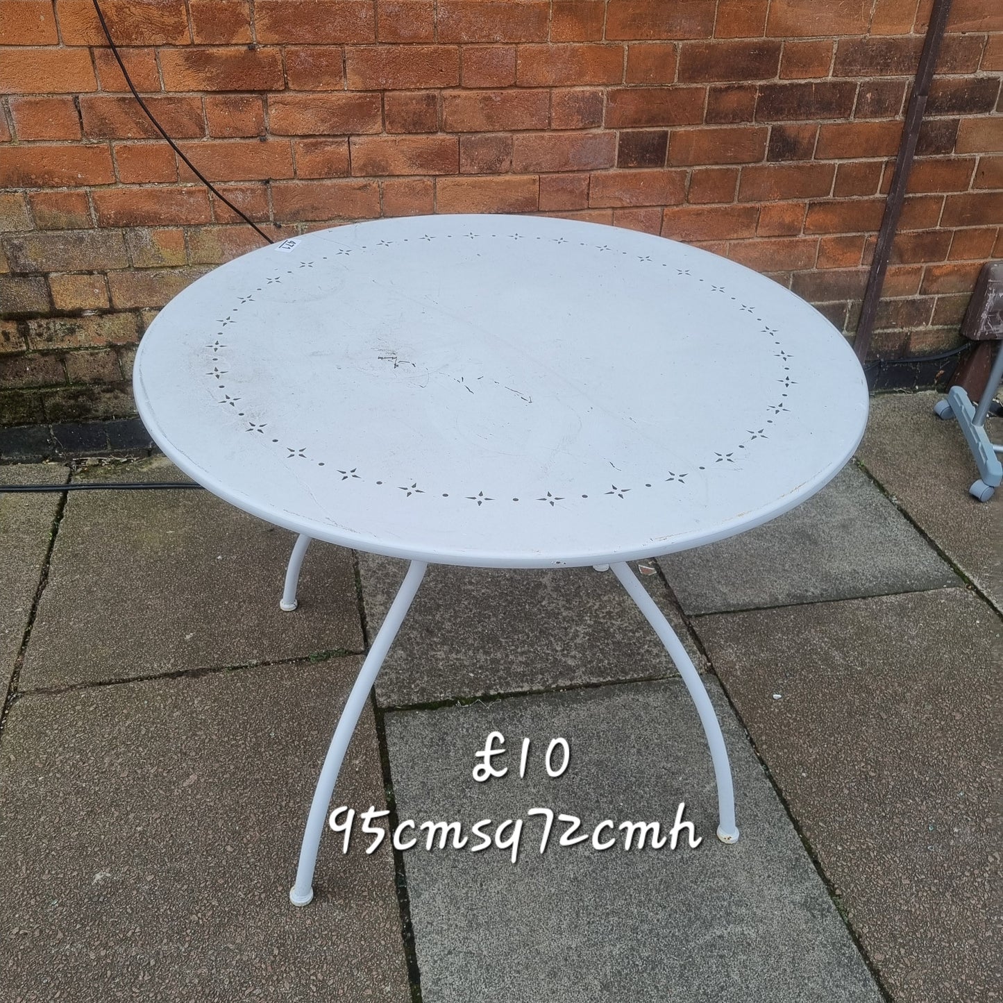 Metal garden table 🌟 Free delivery in Leicester 🌟