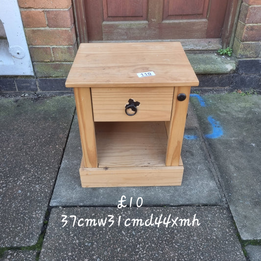 Bedside table 🌟 Free delivery in Leicester 🌟