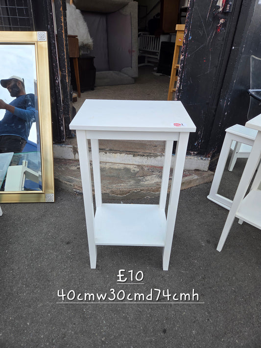 White side table 🌟 Free delivery in Leicester 🌟