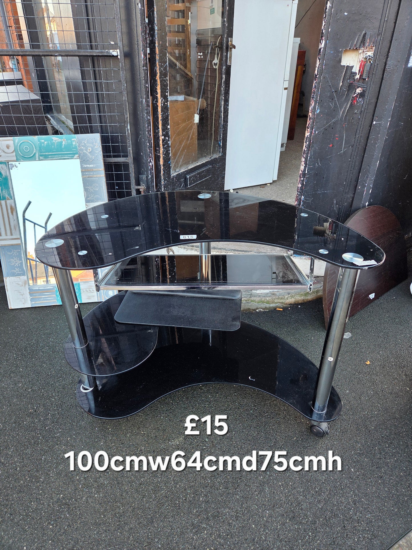 Glass computer desk 🌟 Free delivery in Leicester 🌟