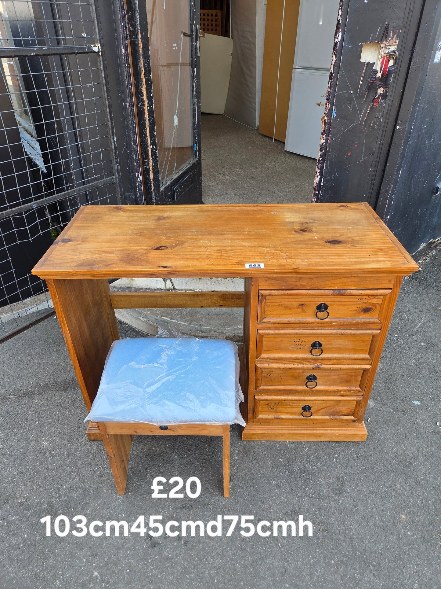 Desk and chair 🌟 Free delivery in Leicester 🌟