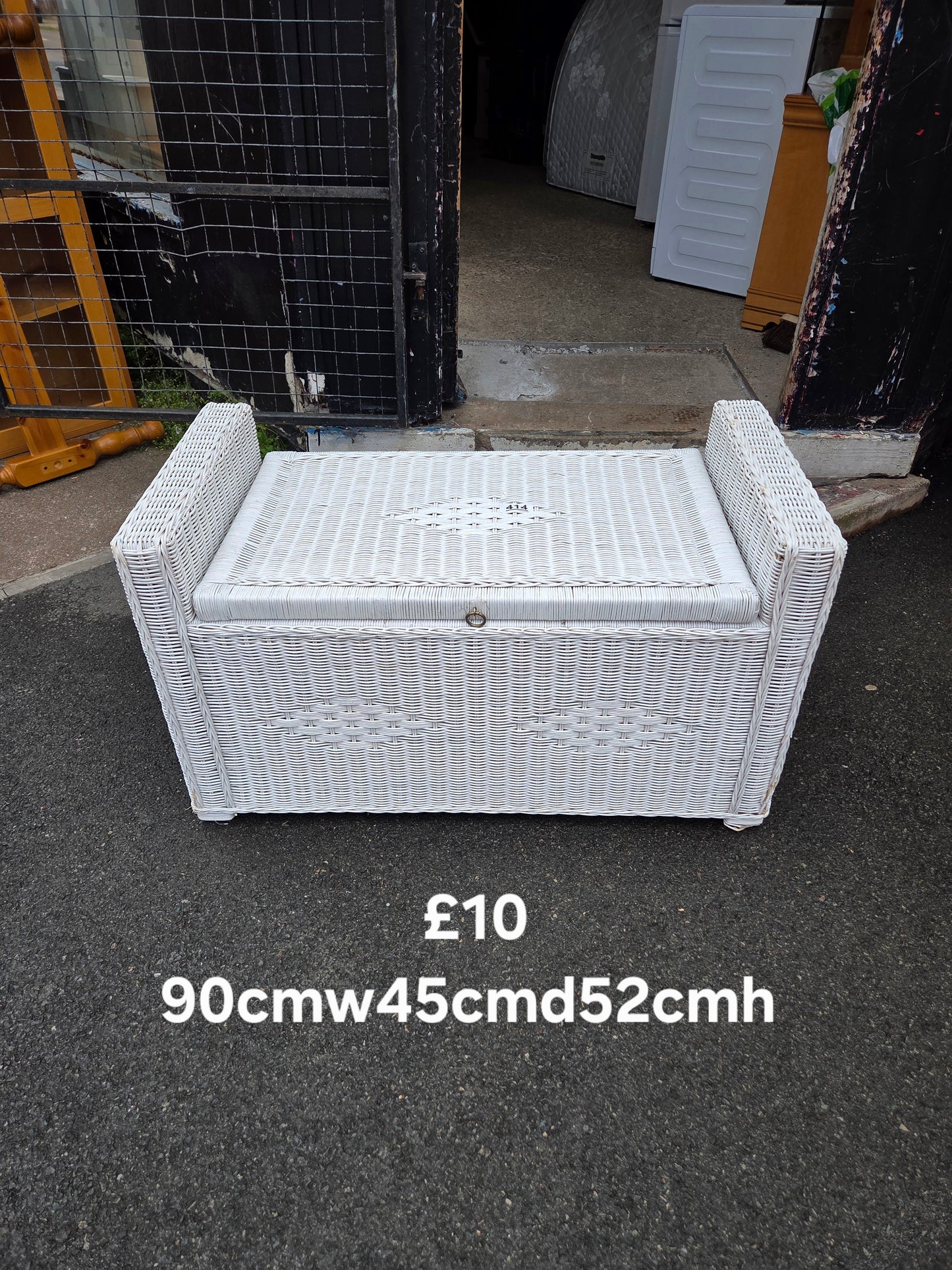 Wicker storage seat 🌟 Free delivery in Leicester 🌟