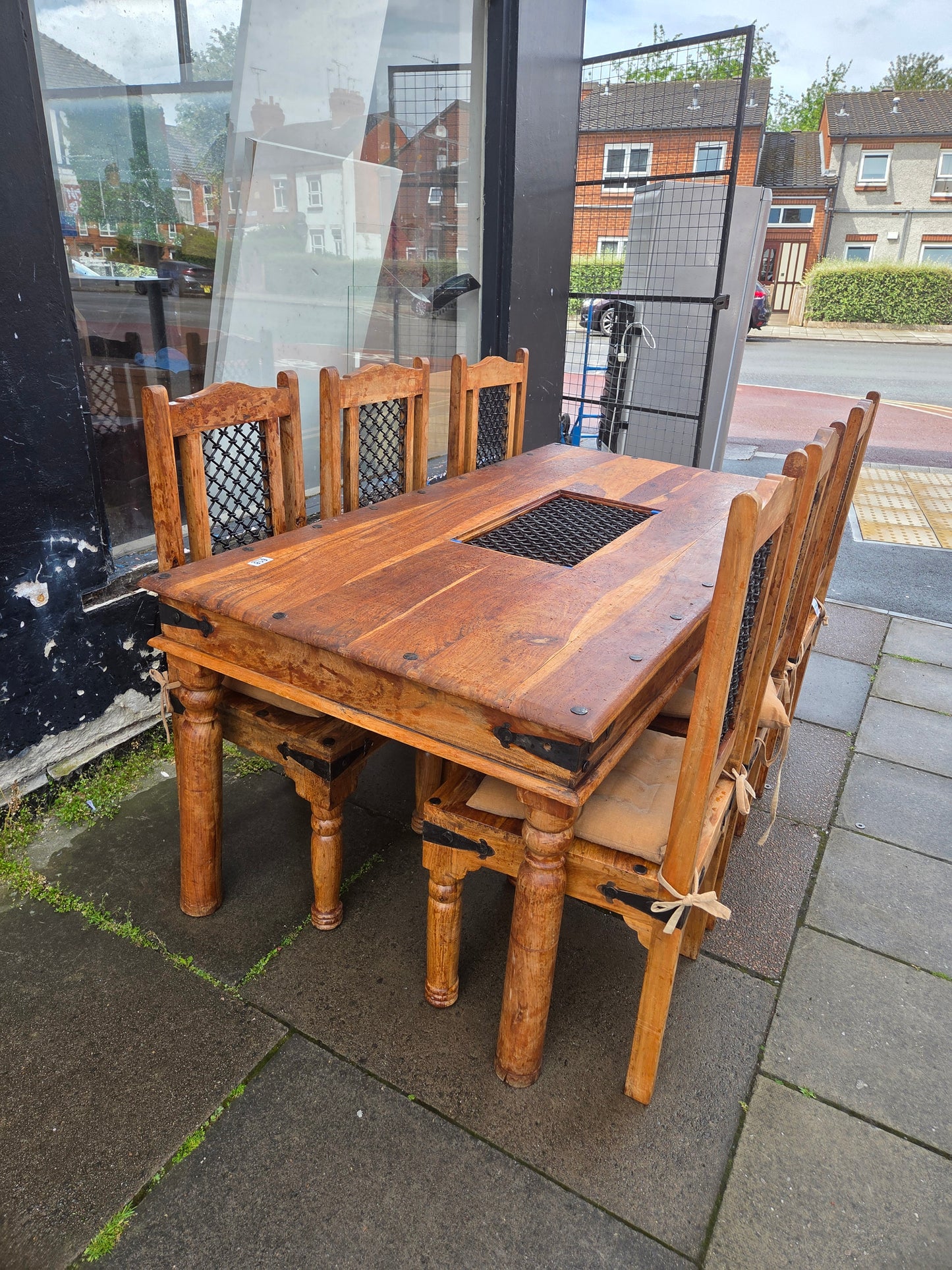 Dining table and 6 chairs 🌟 Free delivery in Leicester 🌟
