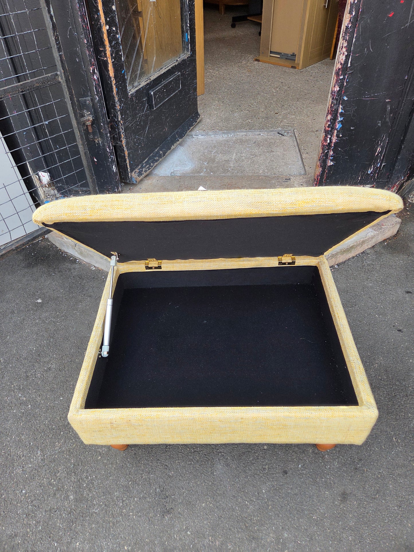 Storage foot stool 🌟 Free delivery in Leicester 🌟