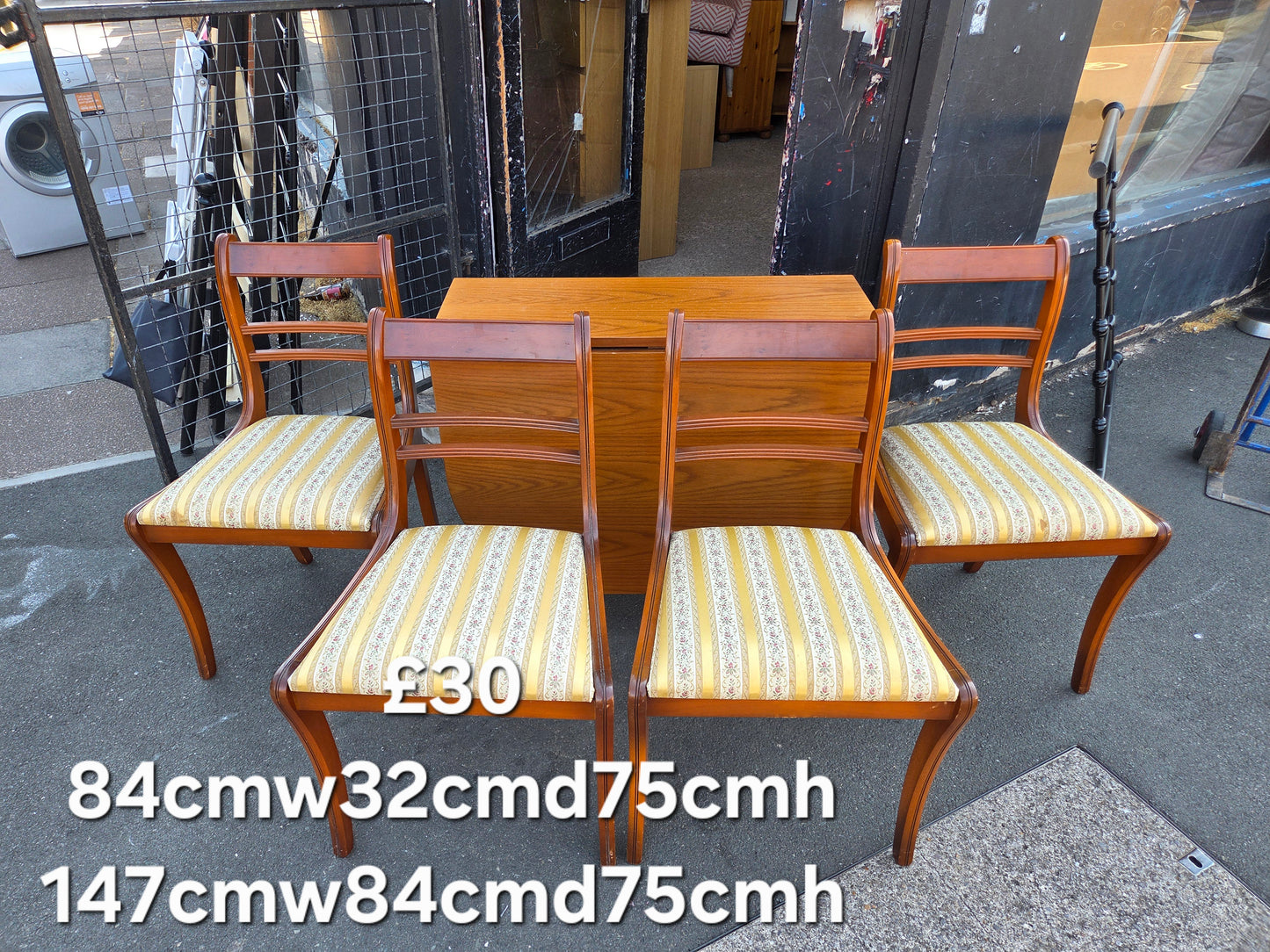 Butterfly table and 4 chairs 🌟 Free delivery in Leicester 🌟