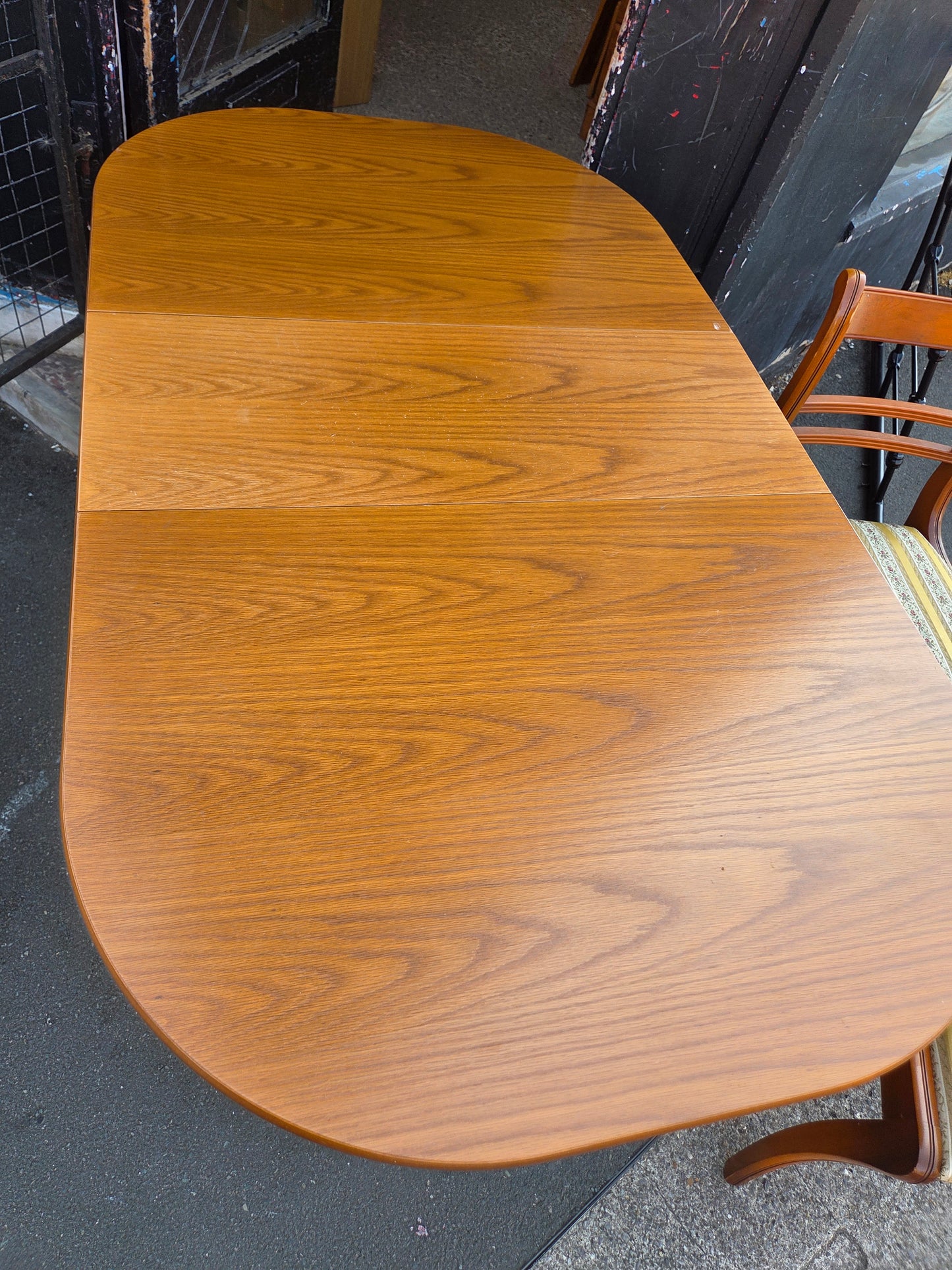 Butterfly table and 4 chairs 🌟 Free delivery in Leicester 🌟