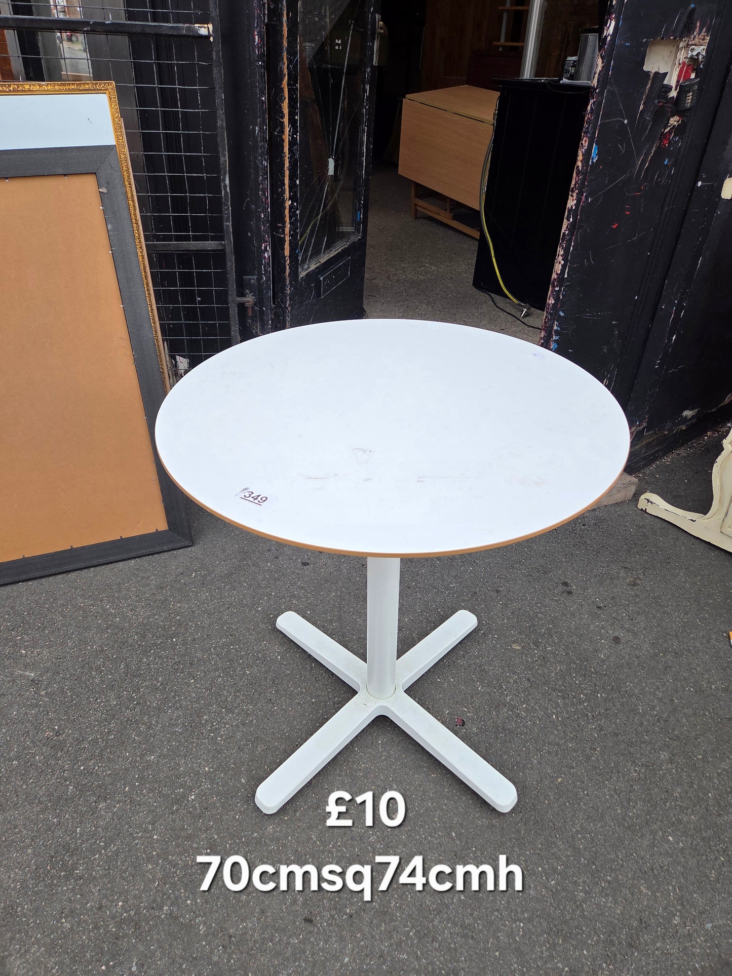 White round table Free Delivery in Leicester