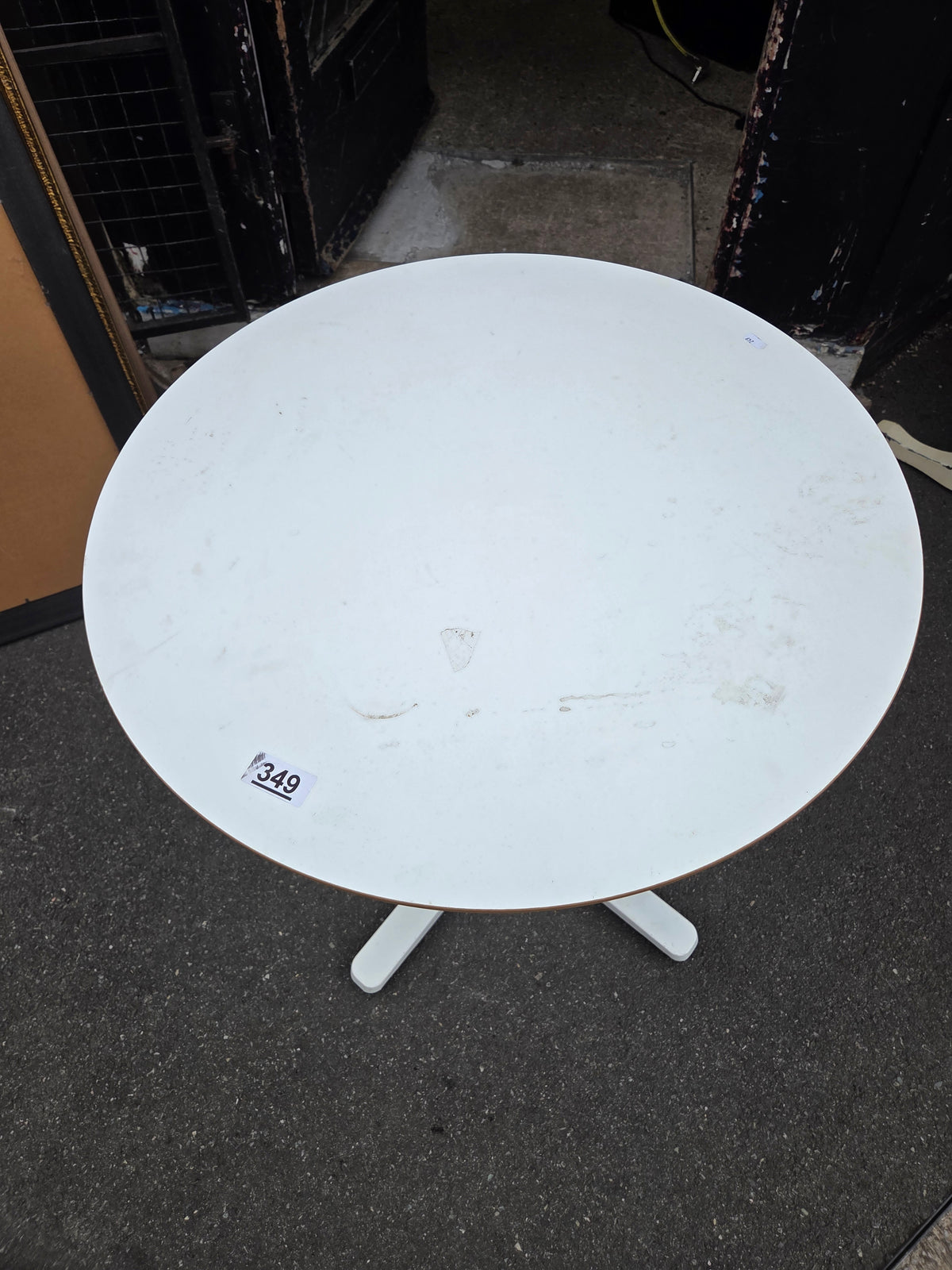White round table Free Delivery in Leicester