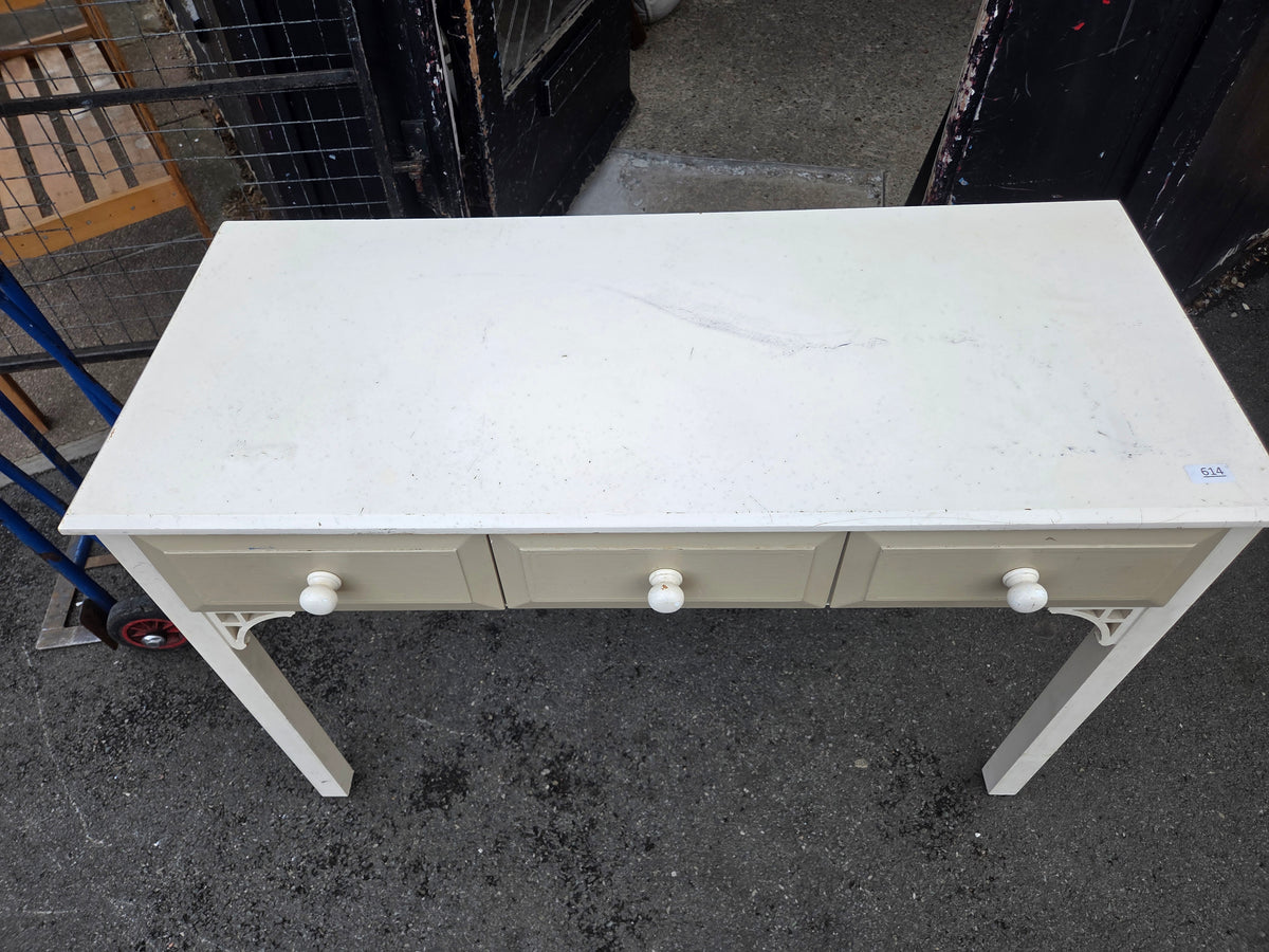 Dressing table Free Delivery in Leicester