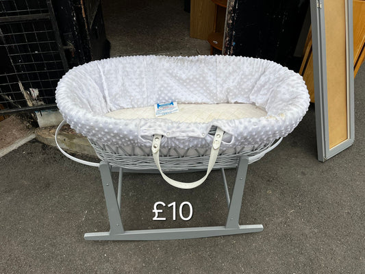 Moses basket 🌟 Free delivery in Leicester 🌟