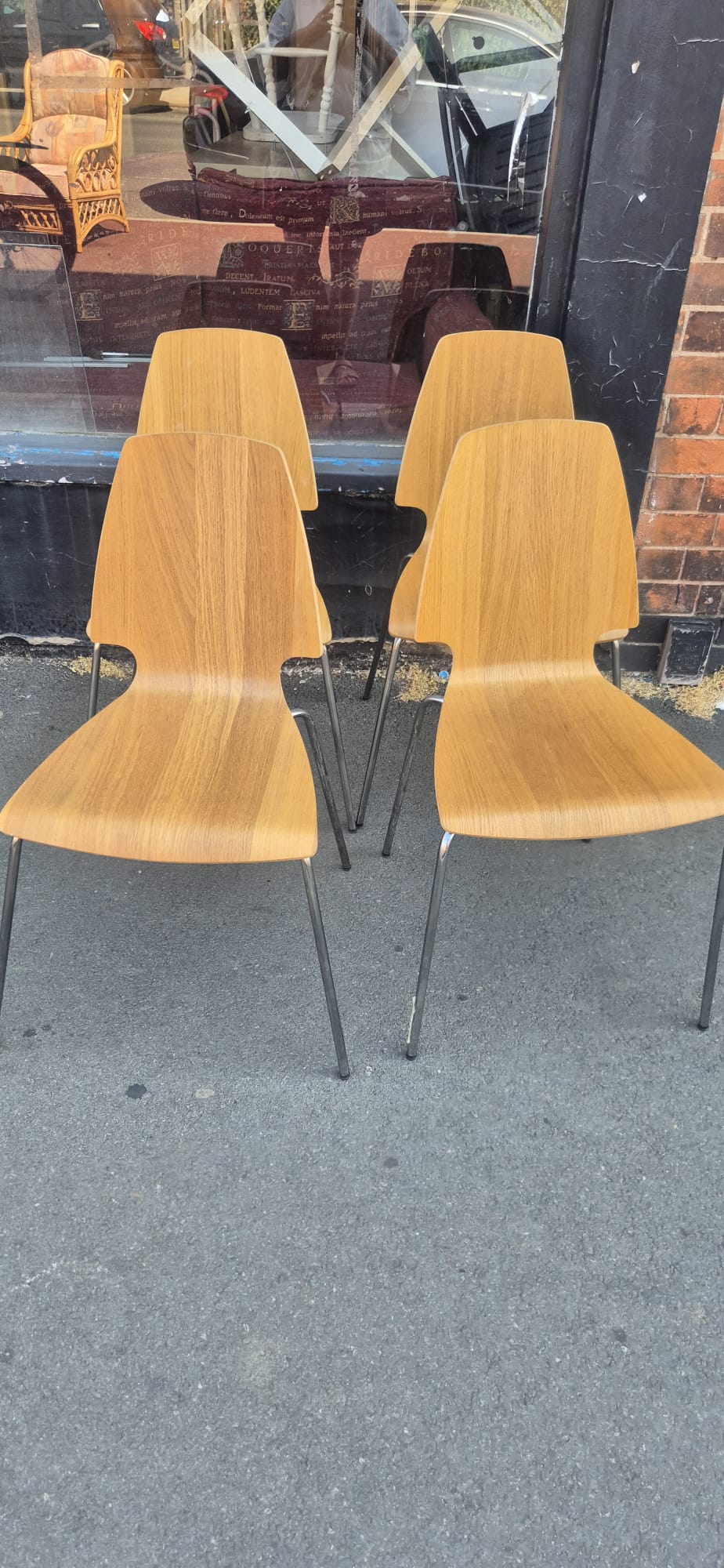 Dining table and 4 chairs 🌟 Free delivery in Leicester 🌟